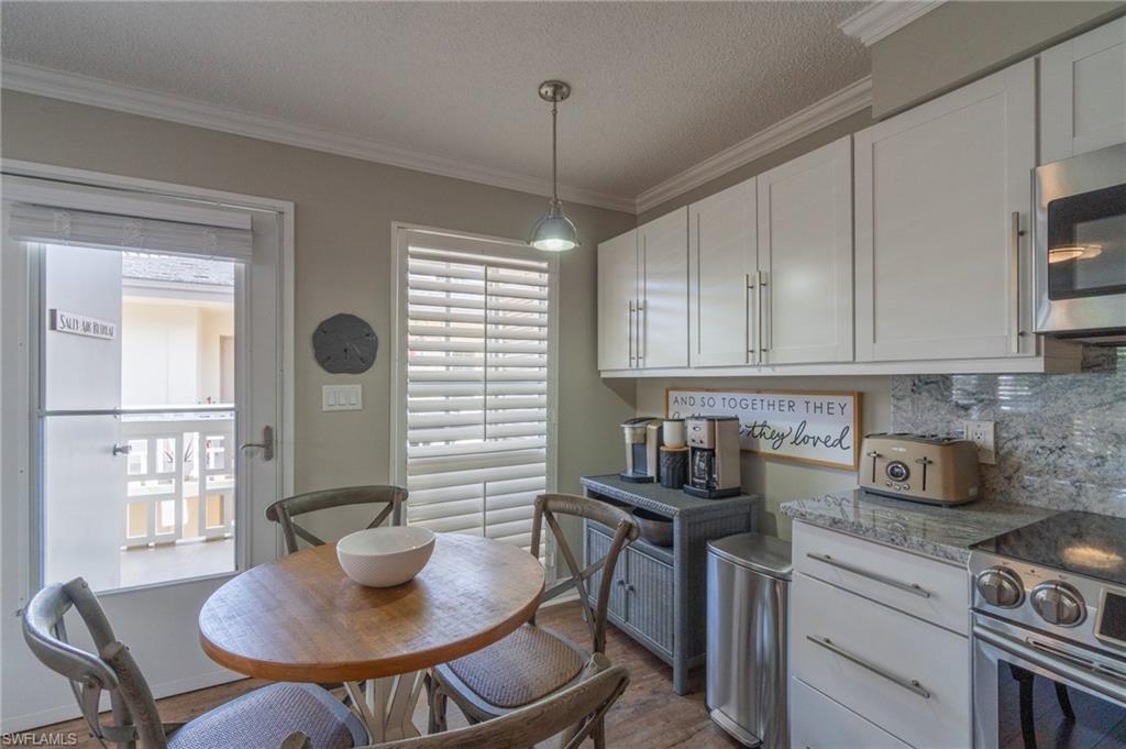 VILLE DE MARCO - Residential Lease