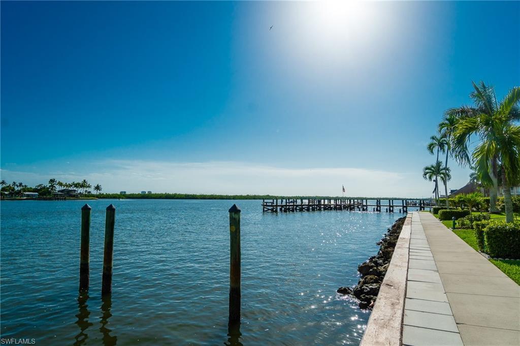 VILLE DE MARCO - Residential Lease