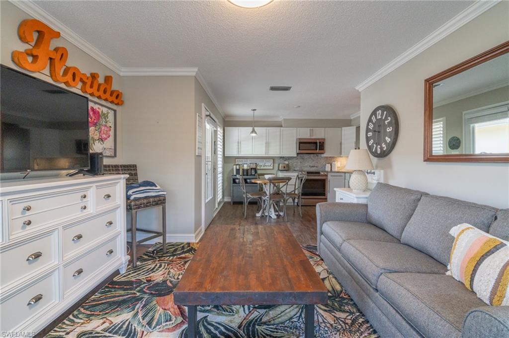 VILLE DE MARCO - Residential Lease