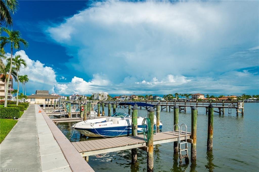 VILLE DE MARCO - Residential Lease