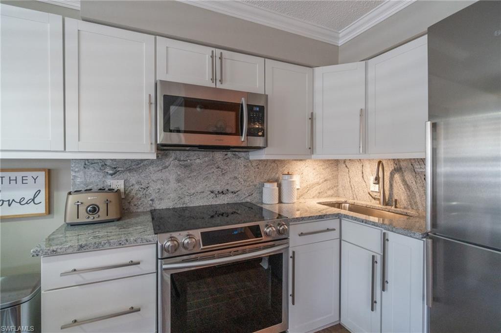 VILLE DE MARCO - Residential Lease