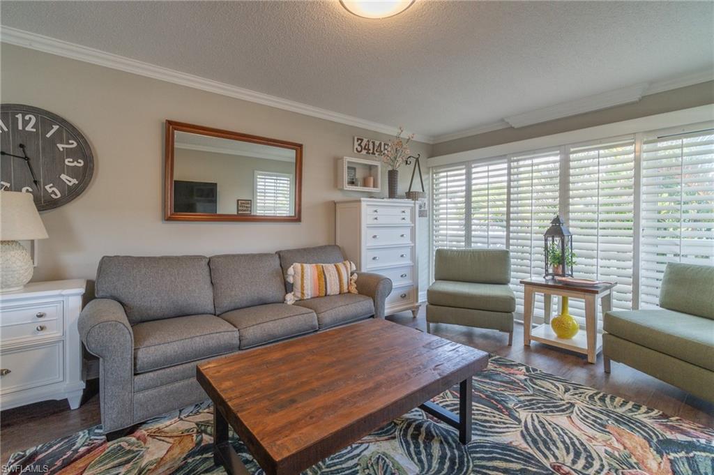 VILLE DE MARCO - Residential Lease