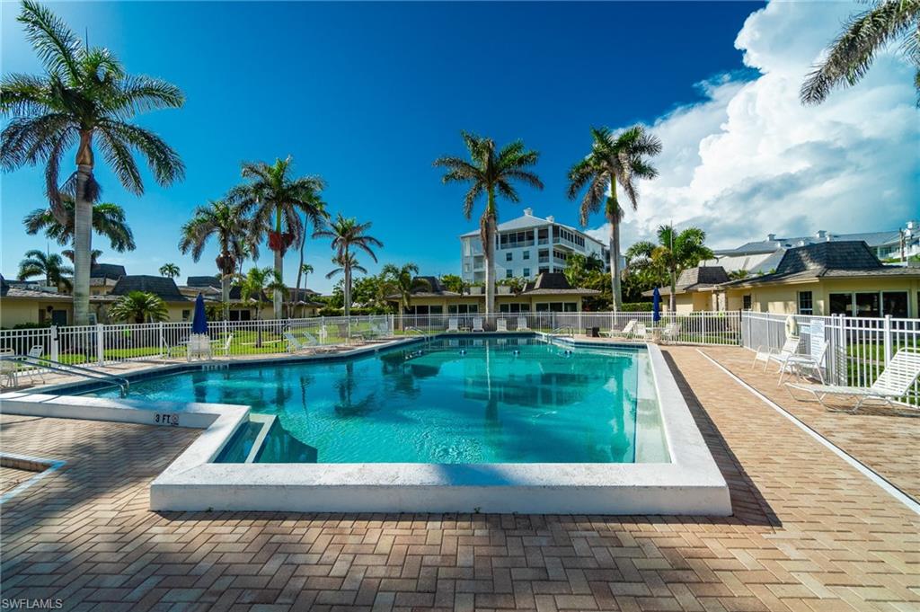 VILLE DE MARCO - Residential Lease