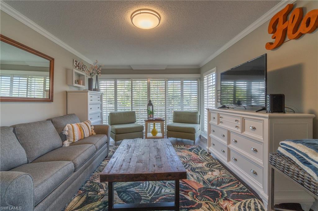 VILLE DE MARCO - Residential Lease