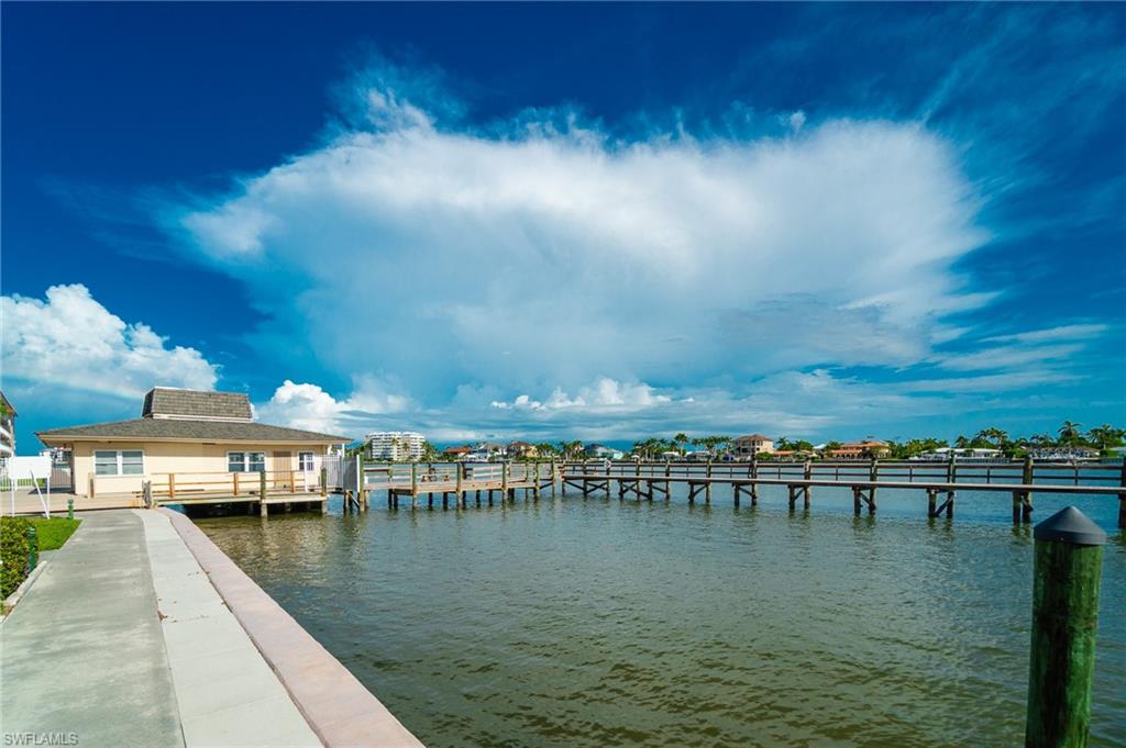 VILLE DE MARCO - Residential Lease