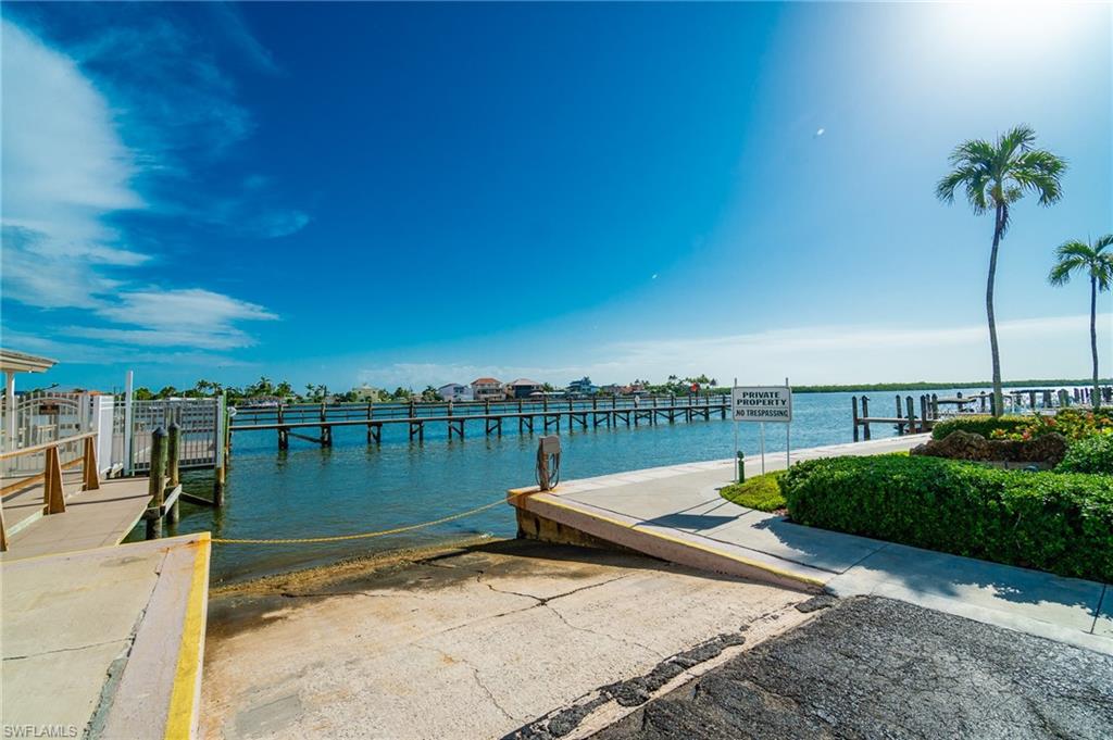 VILLE DE MARCO - Residential Lease