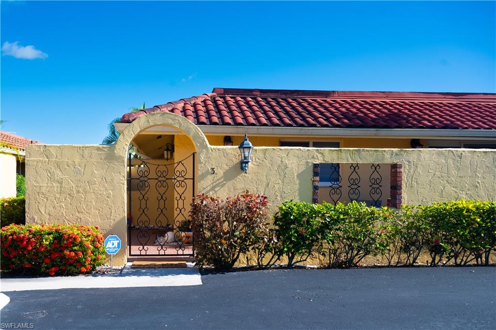 GLADES COUNTRY CLUB - Residential