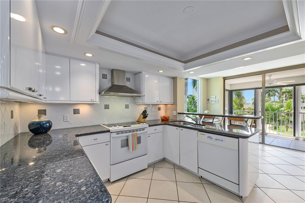 4401 Gulf Shore BLVD N 307