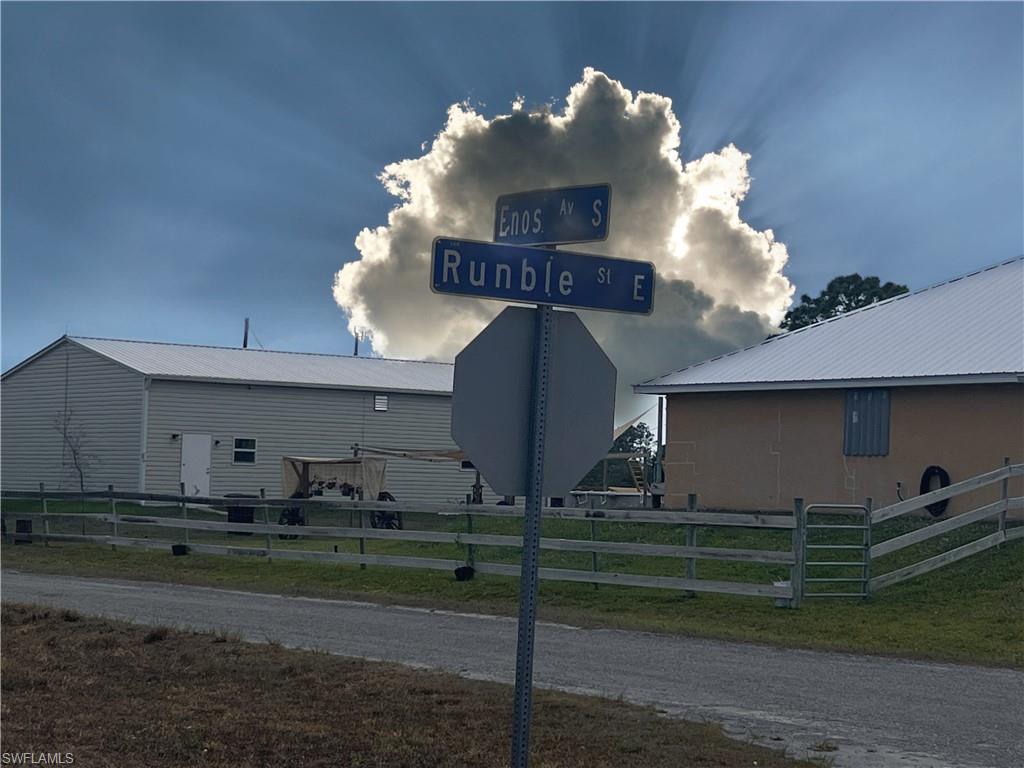 ISLAND OF HAPPINESS - Land