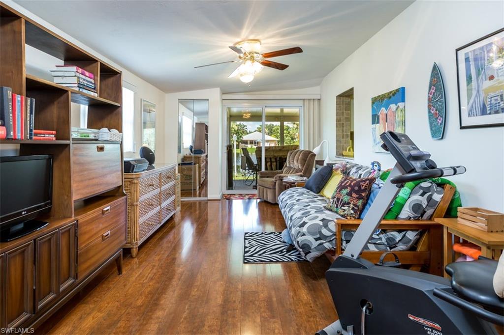 SANDY HOLLOW - Residential