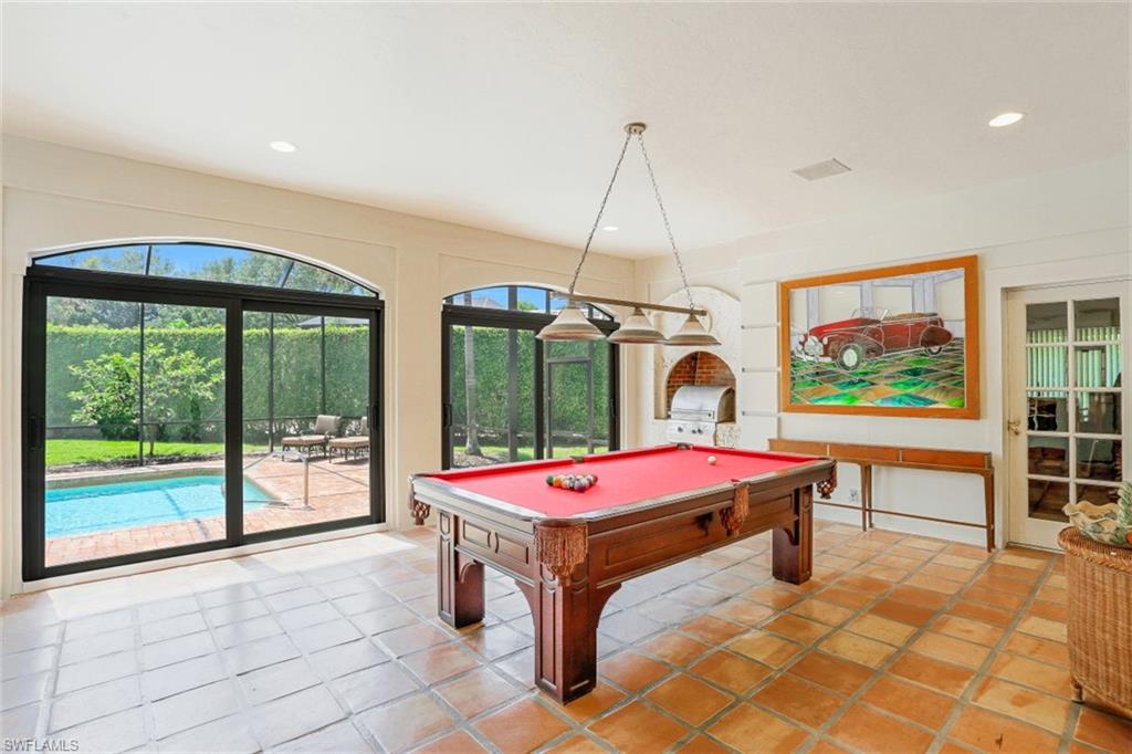 PELICAN BAY WOODS - Residential