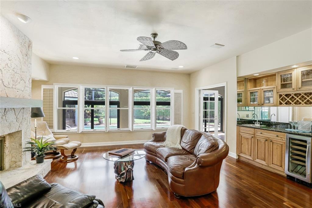 PELICAN BAY WOODS - Residential