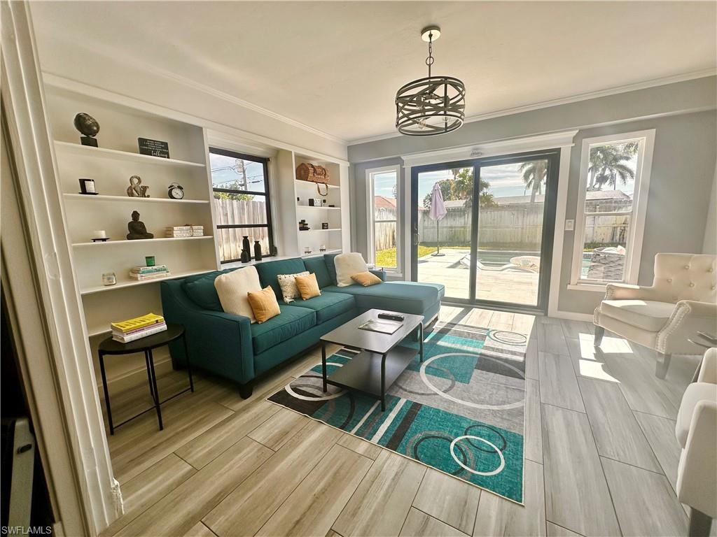 NAPLES PARK - Residential