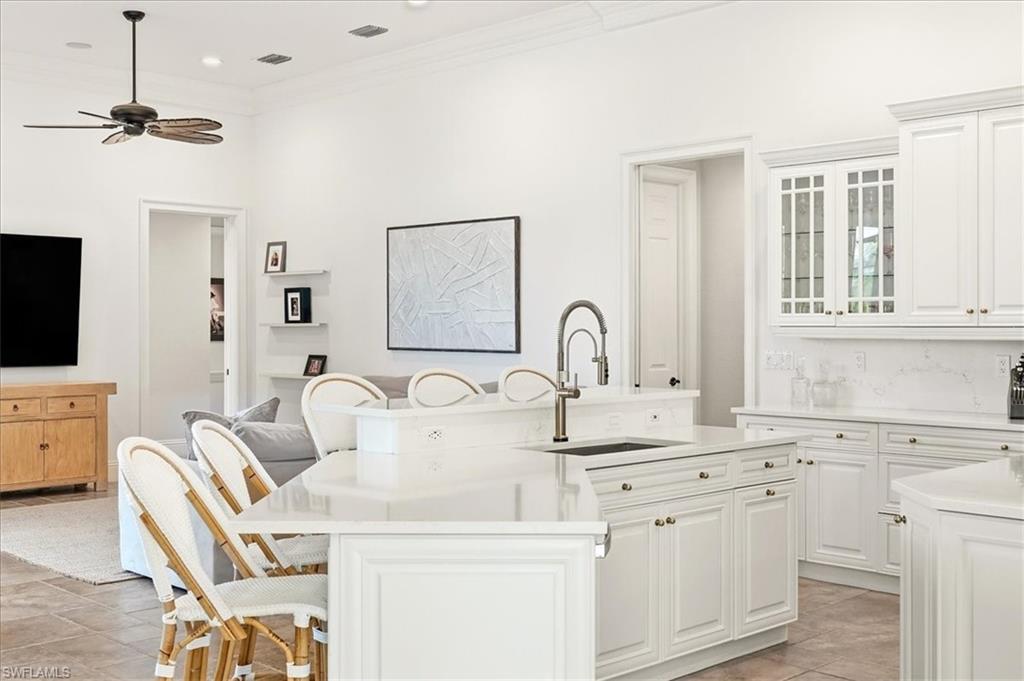 LONGSHORE LAKE - Residential