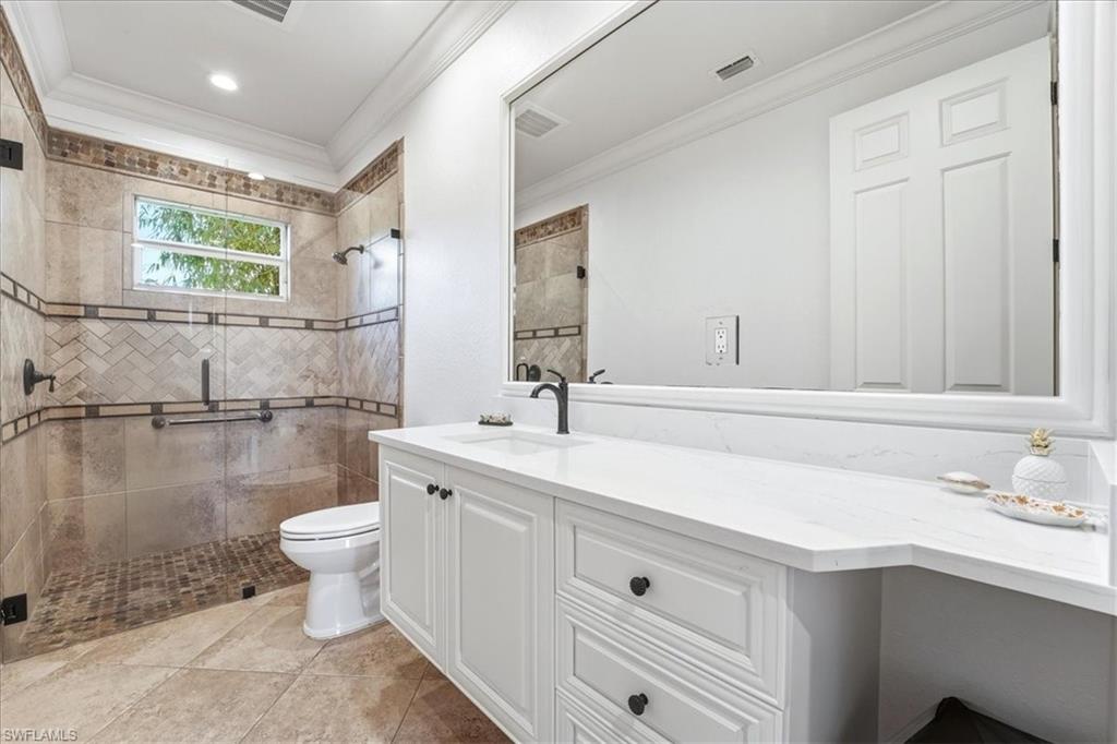 LONGSHORE LAKE - Residential