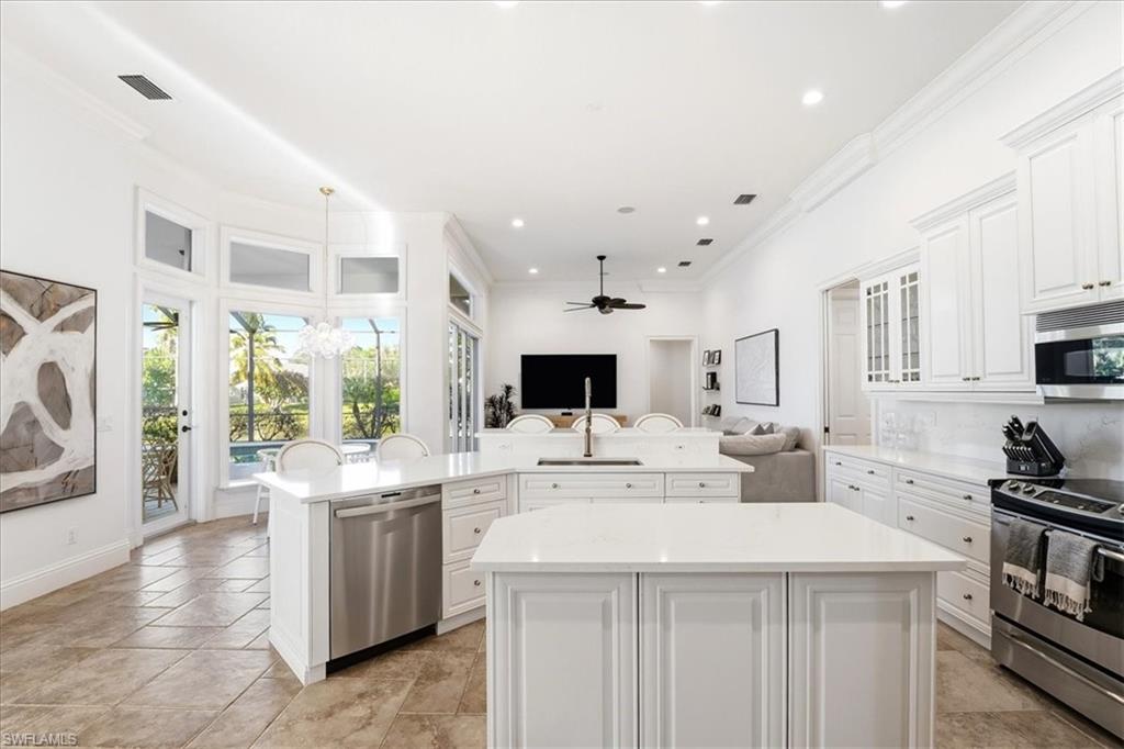 LONGSHORE LAKE - Residential