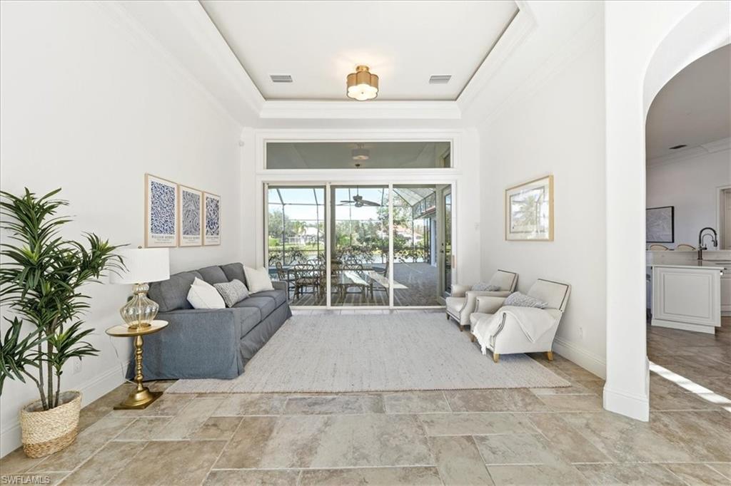 LONGSHORE LAKE - Residential