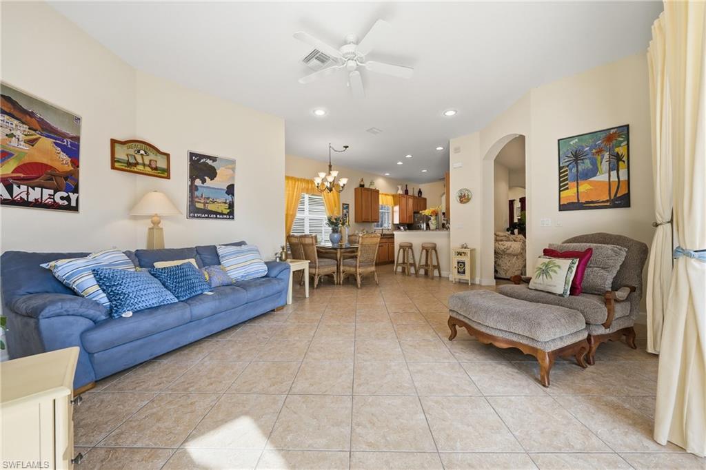 CARLTON LAKES - Residential