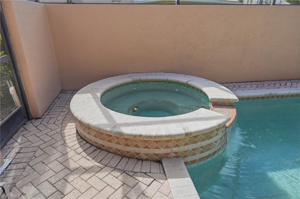 CARLTON LAKES - Residential