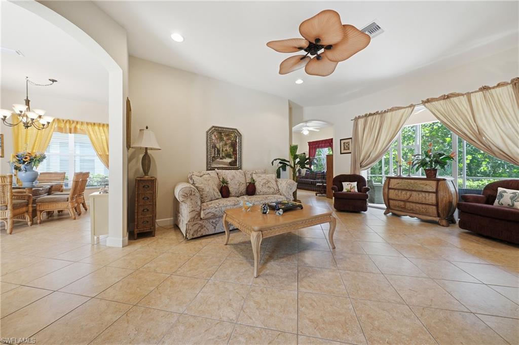 CARLTON LAKES - Residential