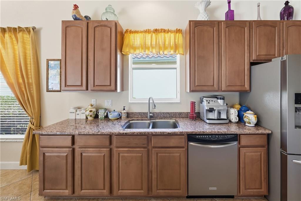 CARLTON LAKES - Residential