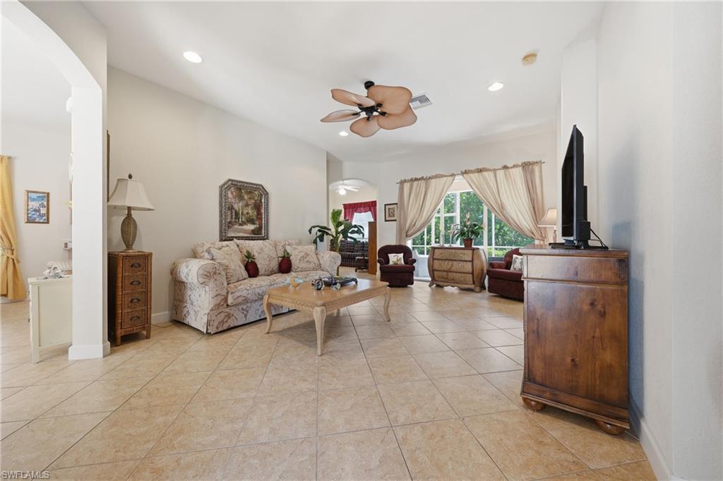 CARLTON LAKES - Residential