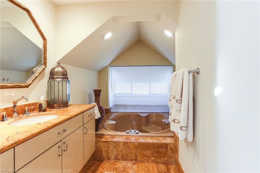 AQUALANE SHORES - Residential