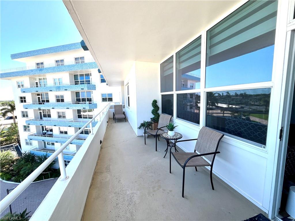 SUNSET HOUSE - Residential