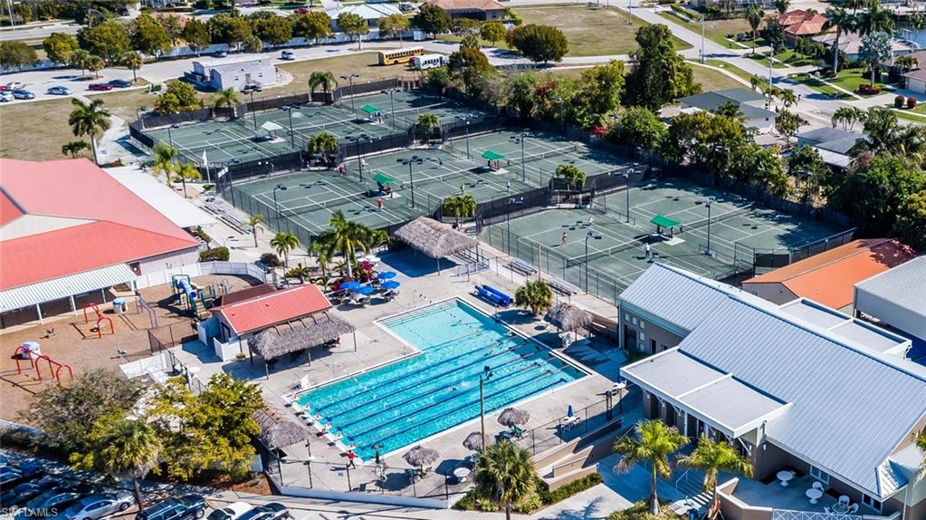 ISLAND MANOR APTS - Residential