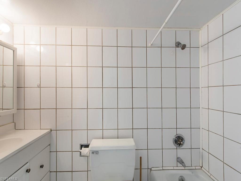 ISLAND MANOR APTS - Residential