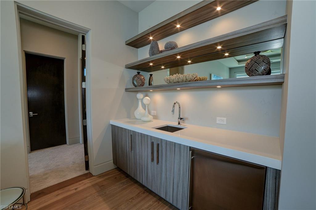 BAREFOOT BEACH - Residential