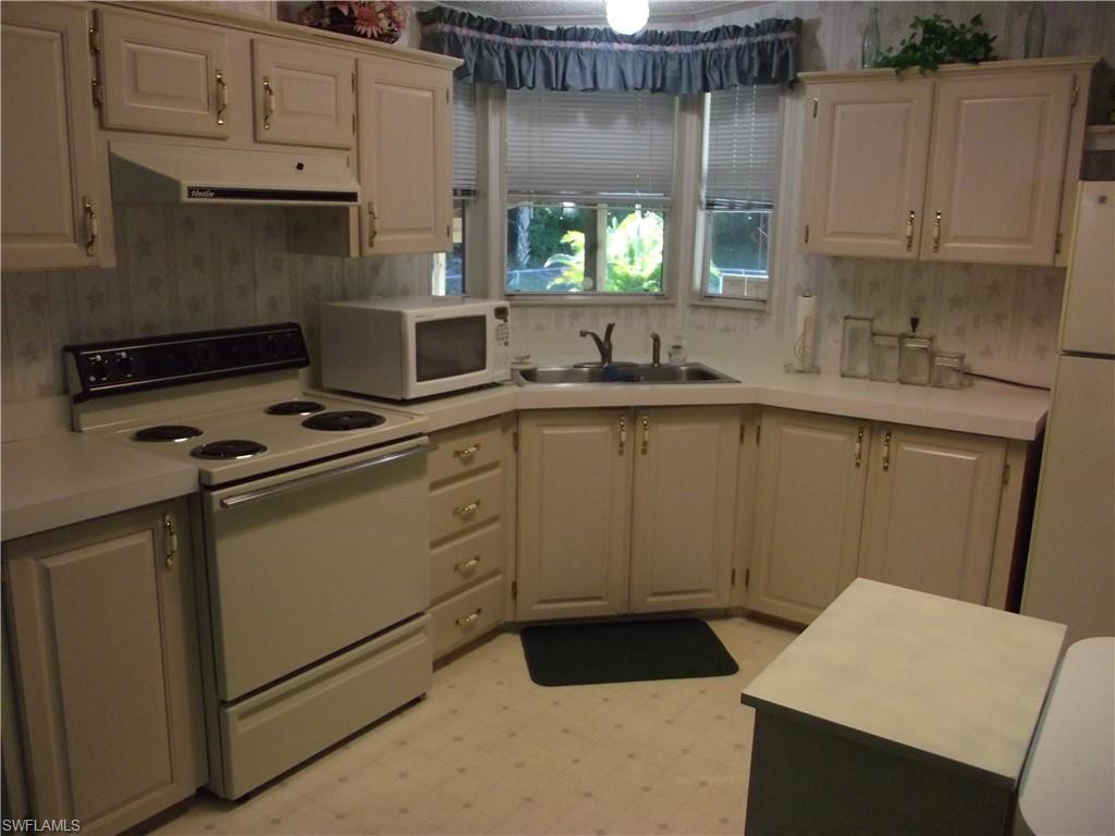 OAK CREEK MANOR - Residential