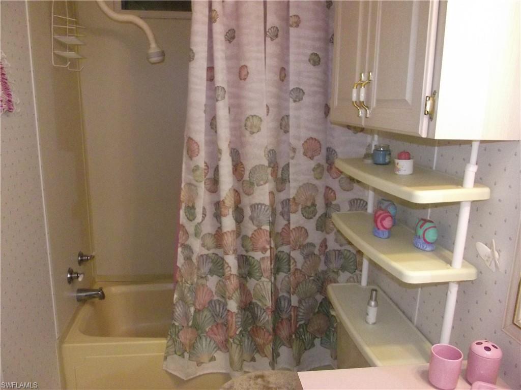 OAK CREEK MANOR - Residential