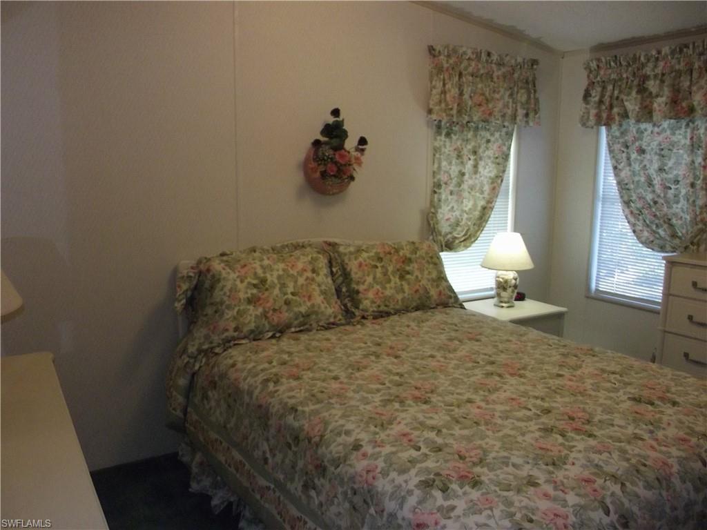 OAK CREEK MANOR - Residential