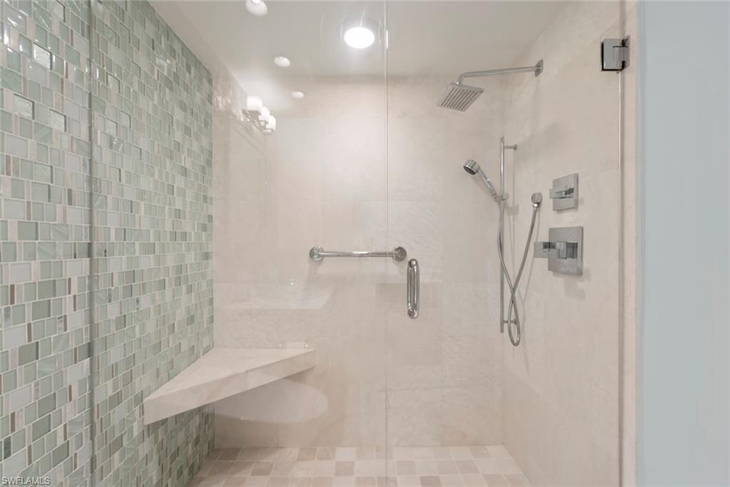 LAND'S END - Residential