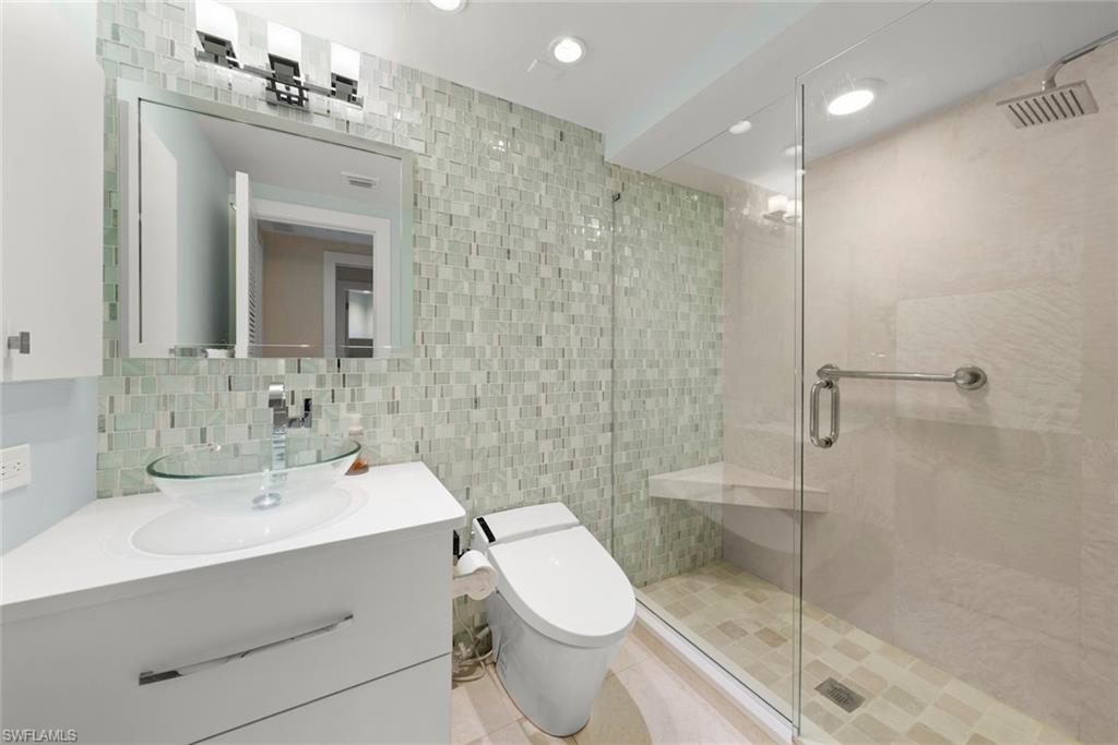 LAND'S END - Residential