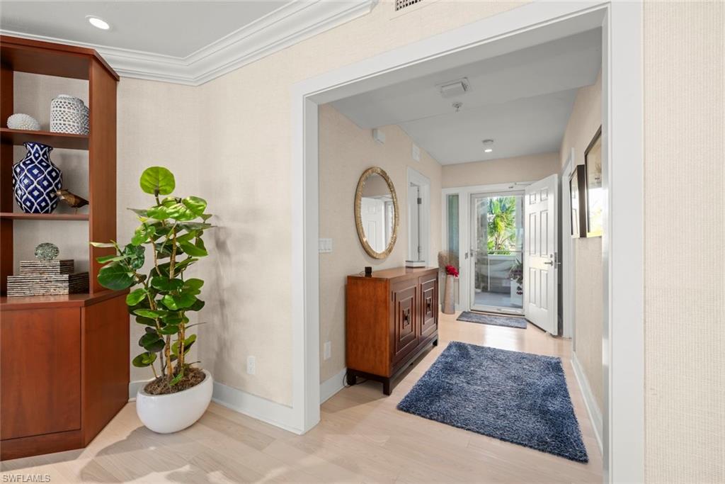 LAND'S END - Residential