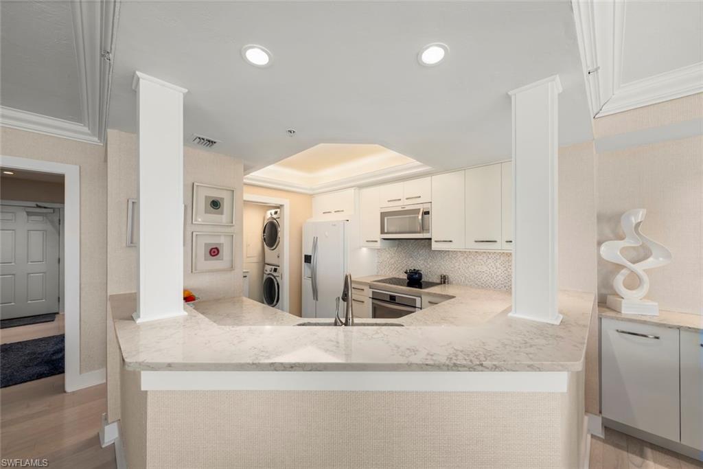 LAND'S END - Residential