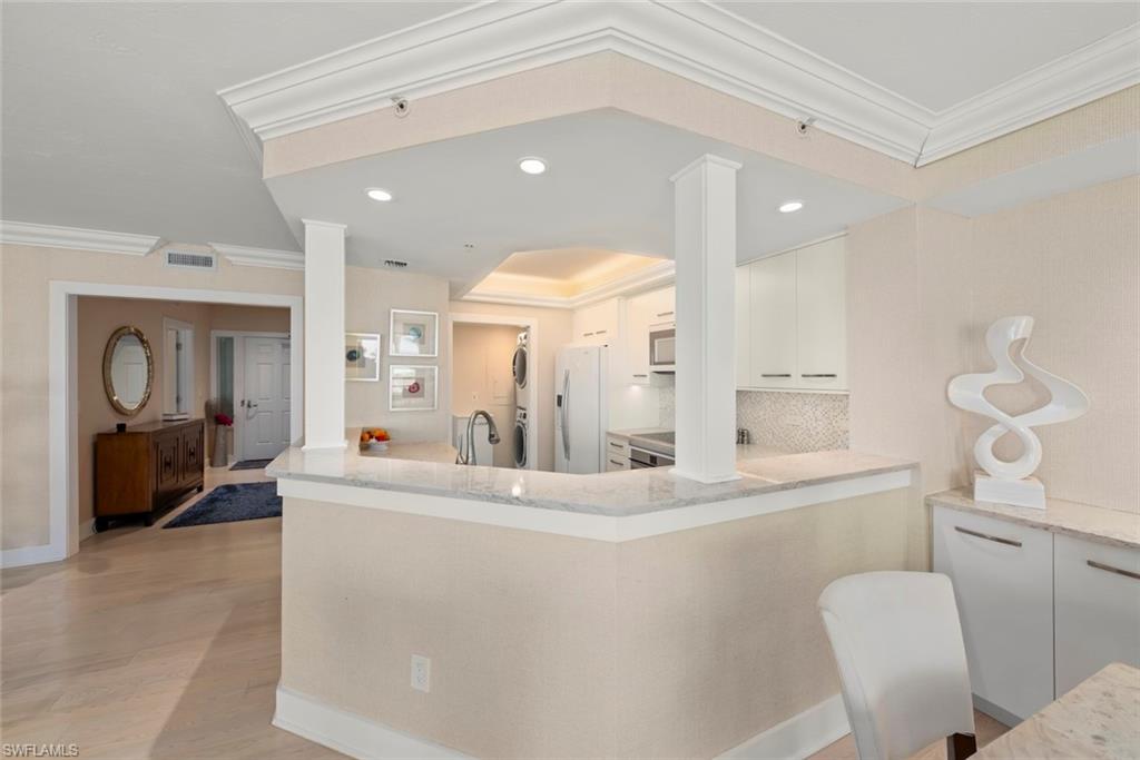 LAND'S END - Residential