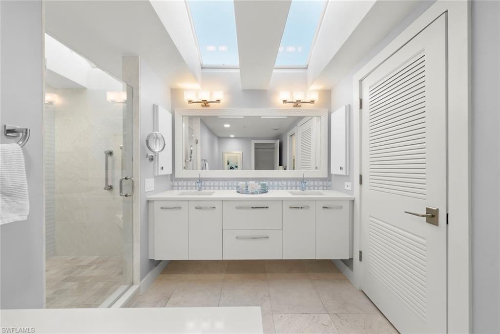 LAND'S END - Residential