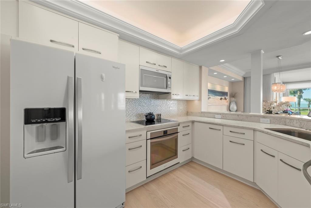 LAND'S END - Residential