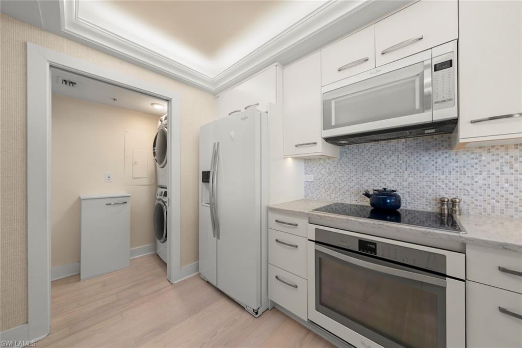 LAND'S END - Residential