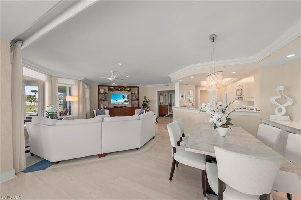 LAND'S END - Residential