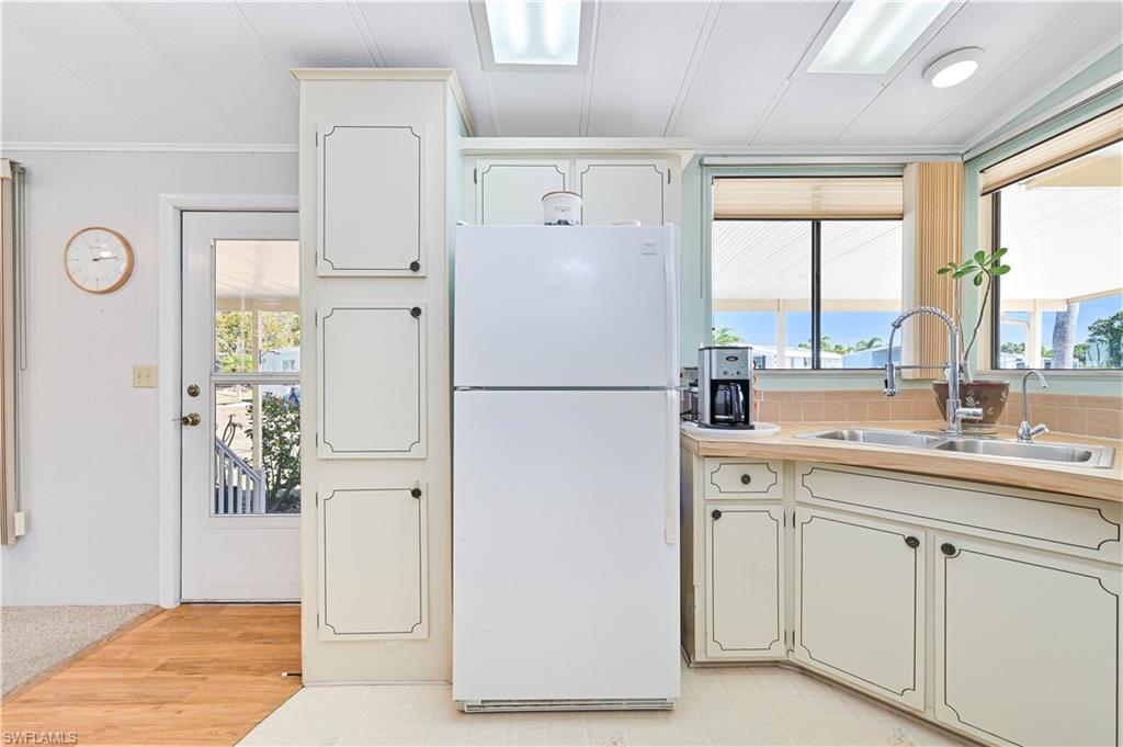 CRYSTAL LAKES - Residential