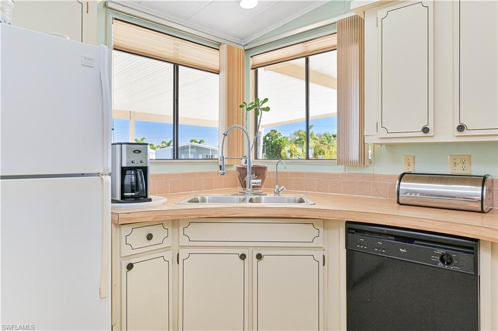 CRYSTAL LAKES - Residential