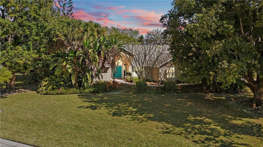 Photo of 60 Brampton LN, NAPLES, FL 34104 (MLS # 226005547)