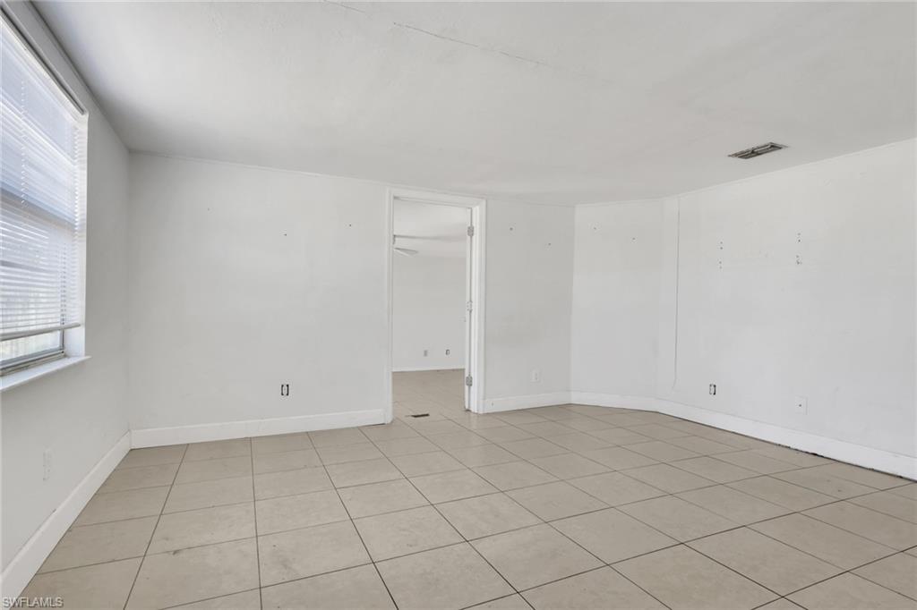 NAPLES MANOR - Residential