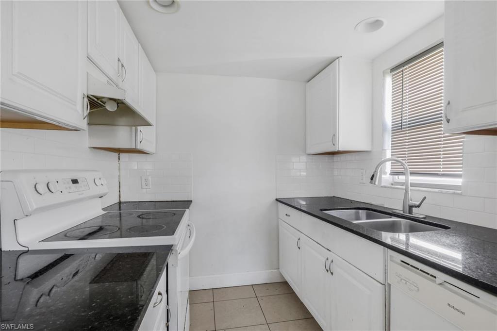 NAPLES MANOR - Residential