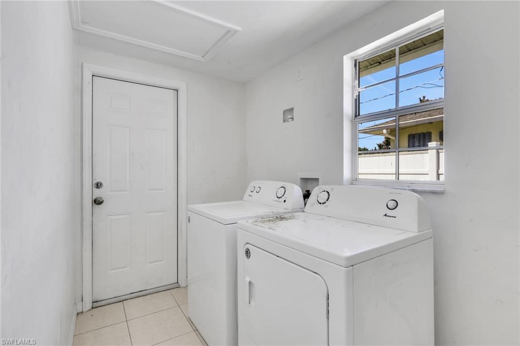 NAPLES MANOR - Residential