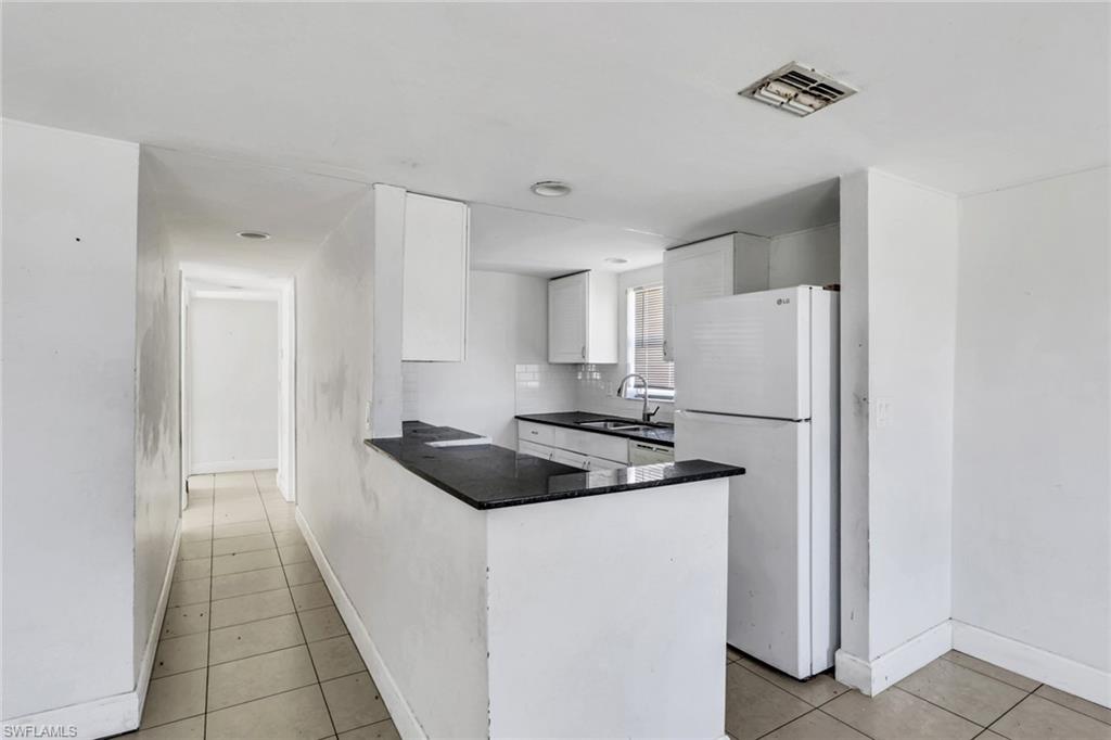 NAPLES MANOR - Residential